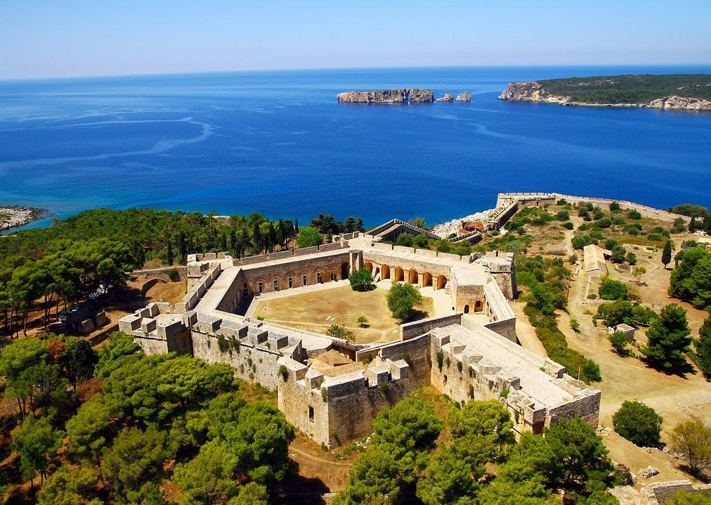 Finiki Plaza Aparthotel Methoni  Exterior foto