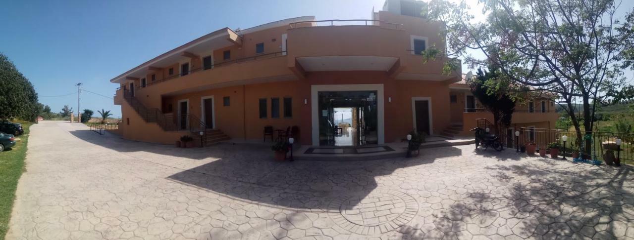 Finiki Plaza Aparthotel Methoni  Exterior foto